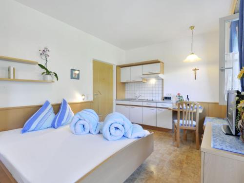 Кровать или кровати в номере Apartment Festenstein by Interhome