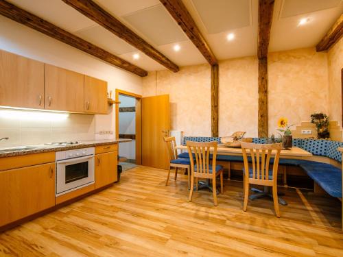 Кухня или мини-кухня в Apartment Festenstein by Interhome
