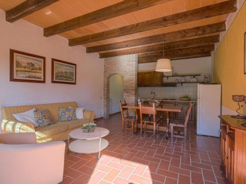 Kuchyň nebo kuchyňský kout v ubytování Holiday Home Fattoria di Fugnano-3 by Interhome