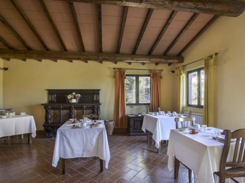 Restaurace v ubytování Holiday Home Fattoria di Fugnano-3 by Interhome