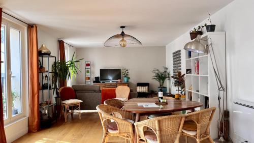 Large, quiet, familial top floor duplex