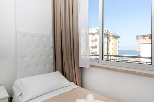 Postel nebo postele na pokoji v ubytování Hotel La Perla Rimini
