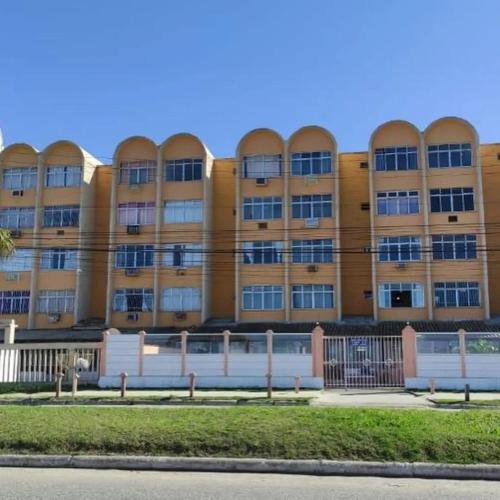 an apartment building with a fence in front of it at Refúgio Laguna in Araruama