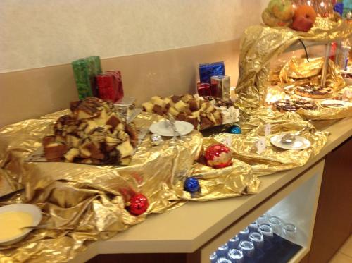 a table with some food wrapped in tin foil at Domus Australia in Rome