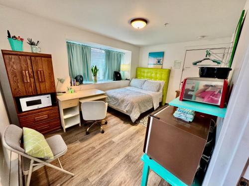 a bedroom with a bed and a desk with a desk at Micro Studio Apartment 10 Minutes Walk to University of Washington in Seattle