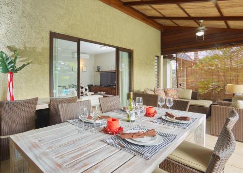 Posezení v ubytování Bel Azur Beach Residence with LOV