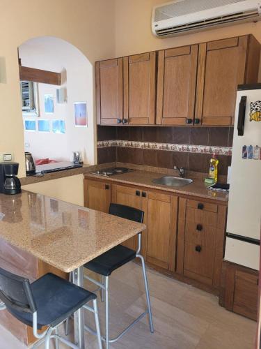 Una cocina o zona de cocina en Charming Studio in Downtown El Gouna