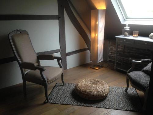 Posezení v ubytování Ideal Villa in Burdinne with private pool