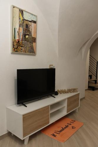 a living room with a flat screen tv on a white cabinet at Il Viandante Bed & Breakfast in Roseto Valfortore
