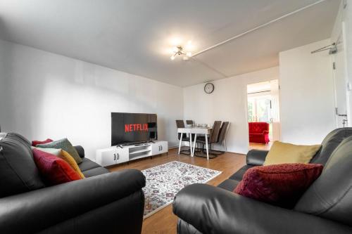 Posezení v ubytování A Prestigious 3-bed home