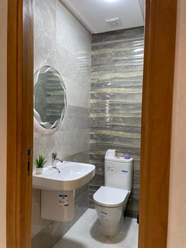 Ein Badezimmer in der Unterkunft Apart-hotel Abraj El yakoubi