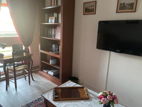 a living room with a flat screen tv on the wall at Chambre d'hôtes Fauvart Antony Réal in Orange