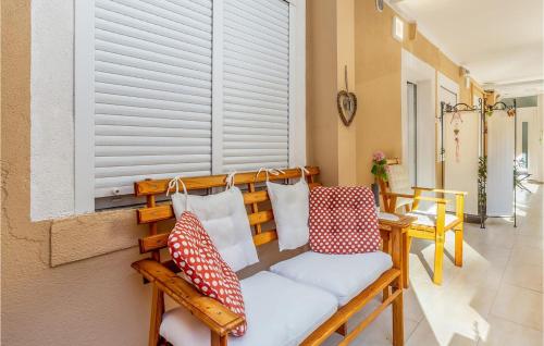 2 Bedroom Lovely Apartment In Rijeka
