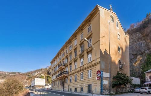 2 Bedroom Lovely Apartment In Rijeka