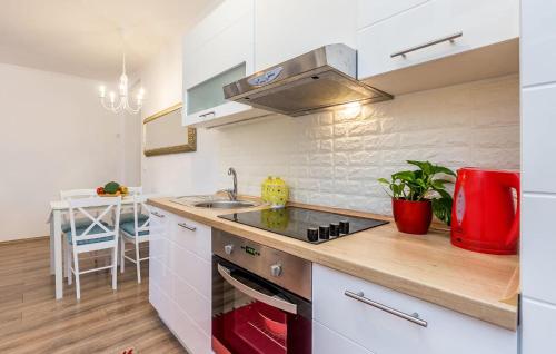 2 Bedroom Lovely Apartment In Rijeka