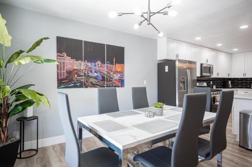 Dapur atau dapur kecil di Luxury Retreat The Vegas Edition