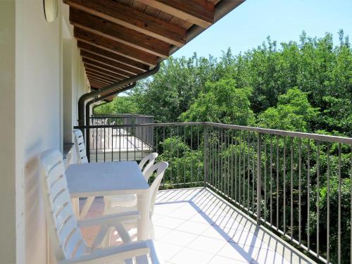 Balkoni atau teres di Apartment Gelso - GDO 202 by Interhome