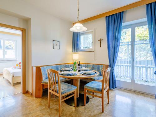 Гостиная зона в Apartment Hocheppan by Interhome