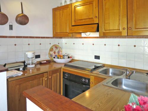 Η κουζίνα ή μικρή κουζίνα στο Apartment Podere Fontemaggio - Monolocale by Interhome