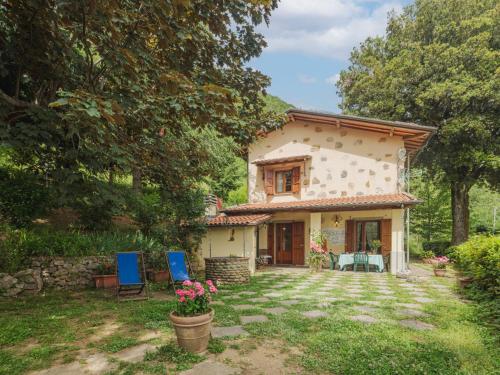 Κήπος έξω από το Holiday Home La Quercia by Interhome