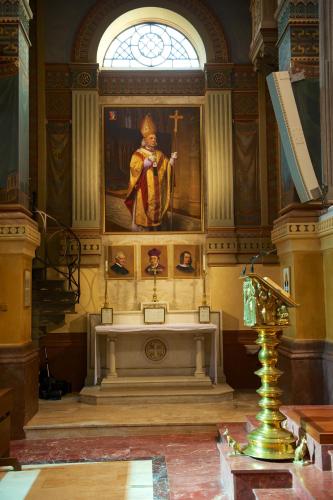 a room with a painting and a altar in a building at Domus Australia in Rome