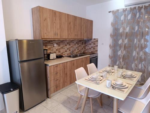 Una cocina o zona de cocina en Haraki Blue Houses