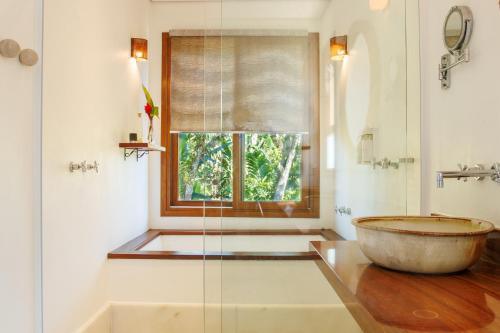 Ein Badezimmer in der Unterkunft Canto do Ilé Dive & Lodge