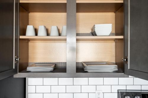 Dapur atau dapur kecil di Luxe Escape Near DT Indy