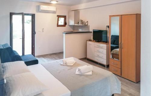 Awesome Apartment In Hvar With Wifi