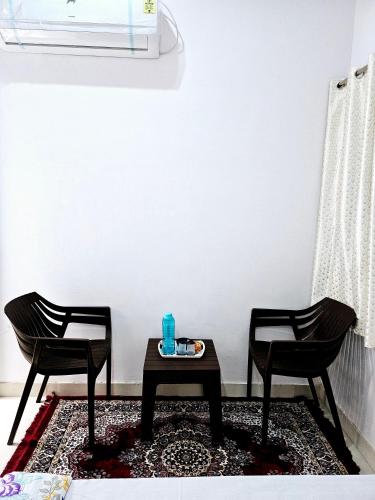 two chairs and a table in a room at Nikunj Mahal Homestay in Udaipur