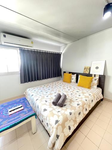 a bedroom with a large bed and a table at Impact Arena C3 Milo in Nonthaburi