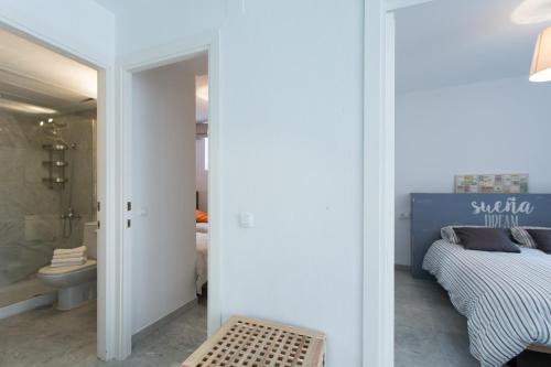 a bedroom with a bed and a bathroom with a toilet at LR Parking incluido ubicacion central in Seville