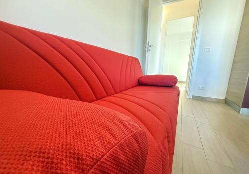 a red couch with a red blanket on top of it at Semplice BnB Bonagia in Valderice