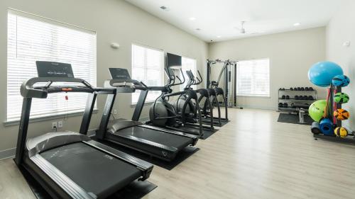 Pusat kecergasan dan/atau kemudahan kecergasan di Luxe Escape Near DT Indy