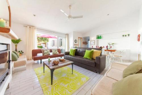 Villa Lori, pool, 5 min drive to beach in Albufeira