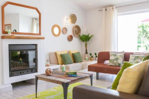 Villa Lori, pool, 5 min drive to beach in Albufeira
