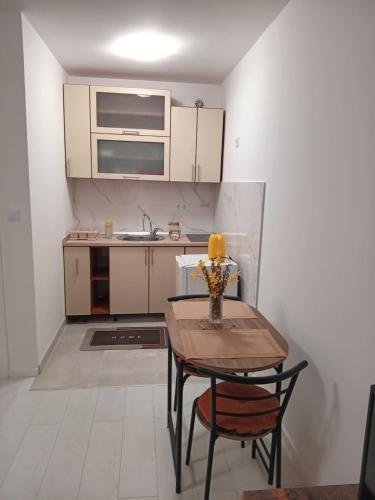 Una cocina o cocineta en Apartman MED