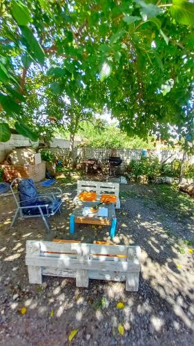 Κήπος έξω από το Huaka Hostel and Guest house