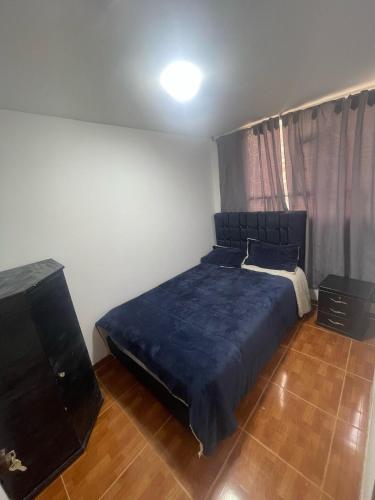 a bedroom with a bed and a flat screen tv at Increíble apartamento norte Tunja in Tunja