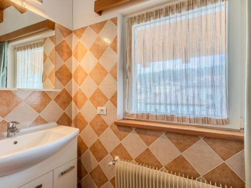 Bilik mandi di Apartment Vento Alpino-2 by Interhome