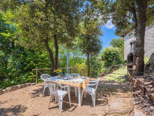 a table and chairs in the yard of a house at Holiday Home Vincio by Interhome in Culla