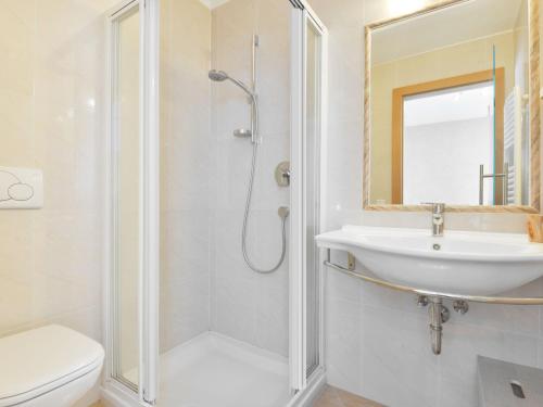 Ένα μπάνιο στο Holiday Home Kostner-2 by Interhome