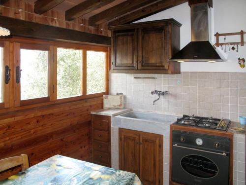 Η κουζίνα ή μικρή κουζίνα στο Holiday Home La Grotta by Interhome