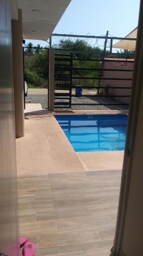 Bazén v ubytování Casa Tania playa larga nebo v jeho okolí