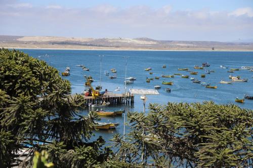 a group of boats floating on a large body of water at Preciosa casa frente al mar in Tongoy