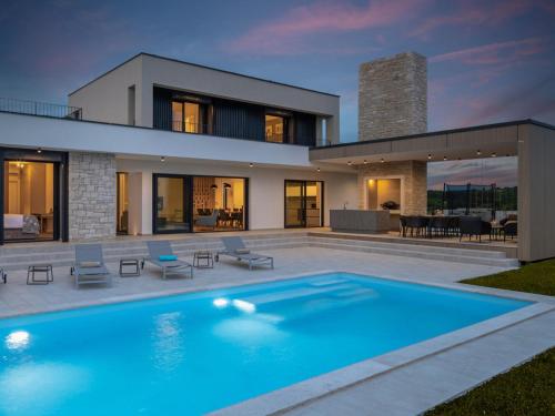 Kolam renang di atau dekat dengan Villa La Perla by Interhome