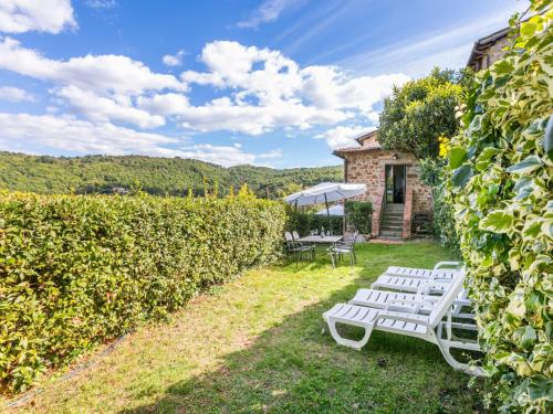 a white bench sitting in a yard next to a building at Apartment Petralina by Interhome in Lucolena in Chianti
