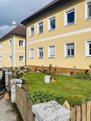 a house with a garden in front of it at Ferienwohnung am Mayrhof in Rohrbach-Berg