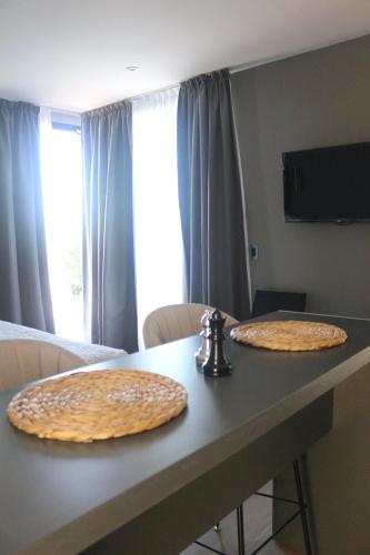 two large bread pizzas sitting on top of a table at Entrevid suite & spa in Ciudad Lujan de Cuyo