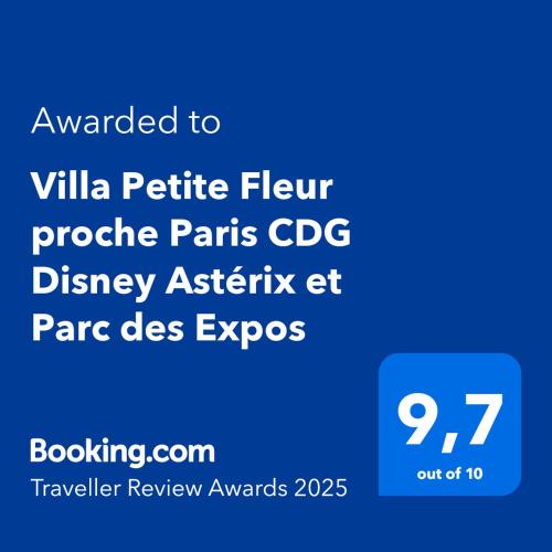 un panneau bleu qui se lit comme une petite fibre de projet cdc dans l'établissement Villa Petite Fleur proche Paris CDG Disney Astérix et Parc des Expos, à Villeparisis